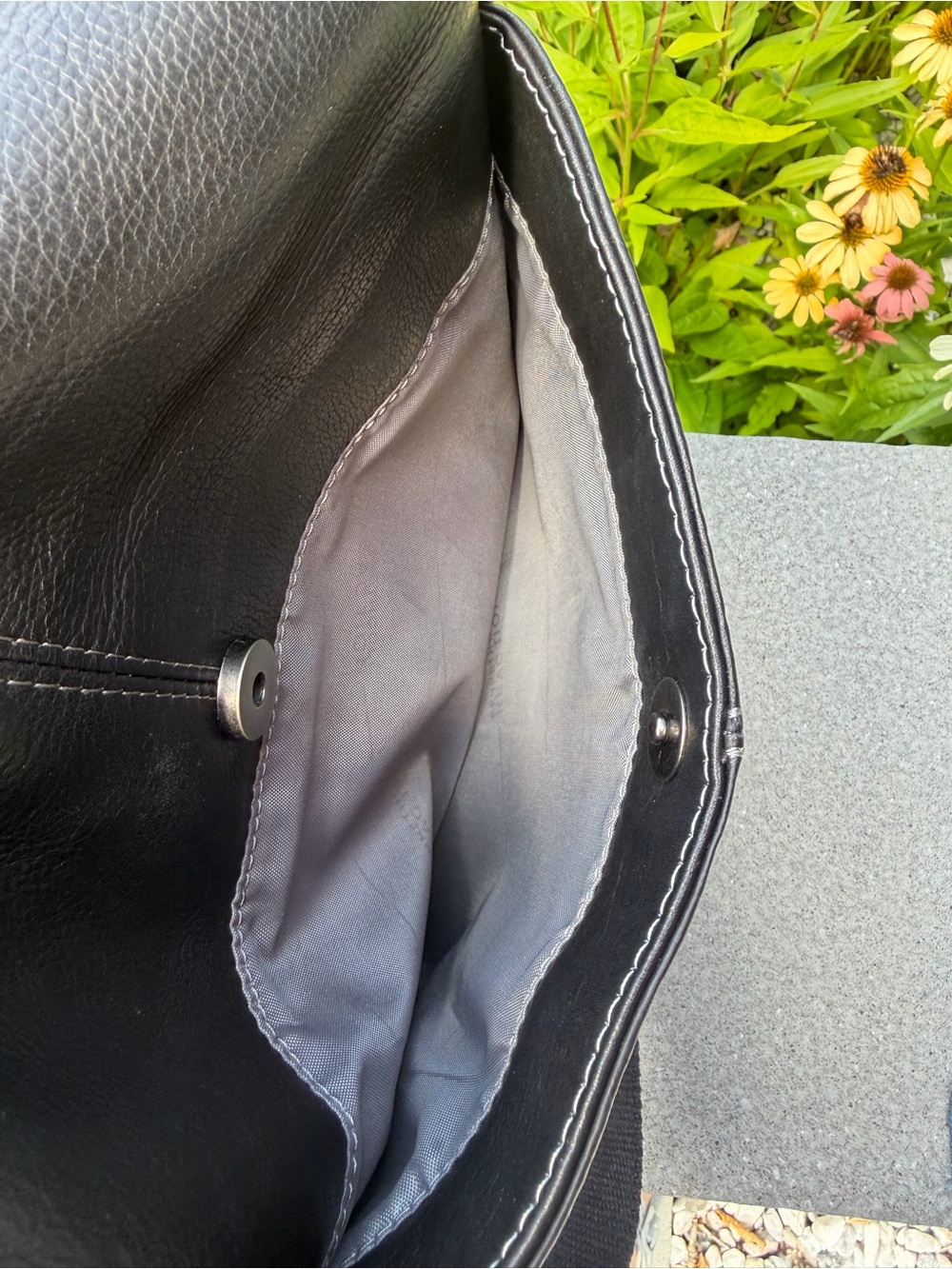 Kenneth Cole Reaction Black Leather Messenger Bag 11”X11” - Picture 15 of 16